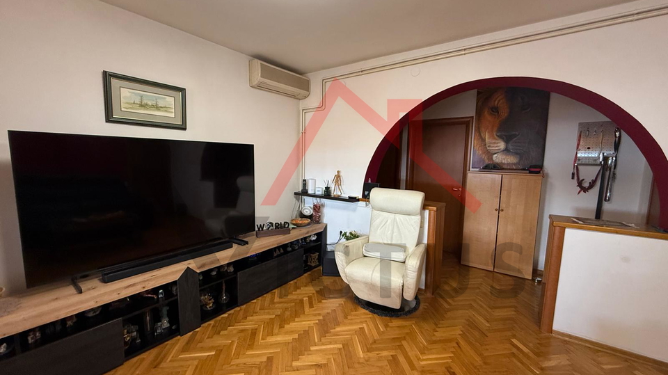 SELCE - 3-Zimmer-Wohnung mit Wohnzimmer, Wohnung im 2. Stock mit Parkplatz