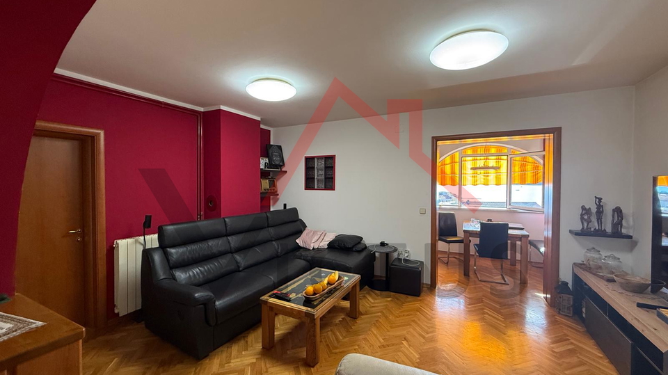 SELCE - 3-Zimmer-Wohnung mit Wohnzimmer, Wohnung im 2. Stock mit Parkplatz
