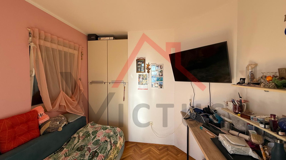 SELCE - 3-Zimmer-Wohnung mit Wohnzimmer, Wohnung im 2. Stock mit Parkplatz