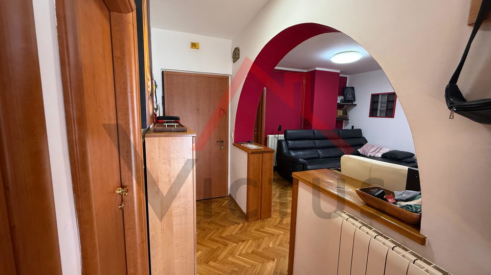 SELCE - 3-Zimmer-Wohnung mit Wohnzimmer, Wohnung im 2. Stock mit Parkplatz