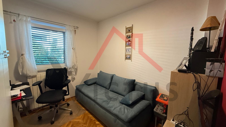 SELCE - 3-Zimmer-Wohnung mit Wohnzimmer, Wohnung im 2. Stock mit Parkplatz