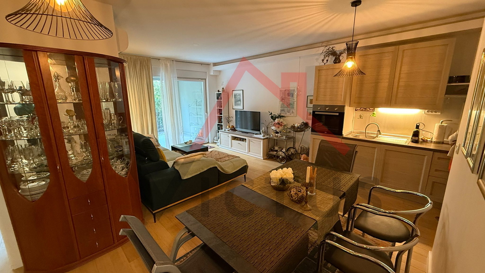 JADRANOVO - 2-Zimmer-Wohnung mit Wohnzimmer, Garten und Parkplatz