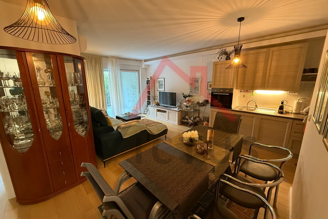 JADRANOVO - 2-Zimmer-Wohnung mit Wohnzimmer, Garten und Parkplatz