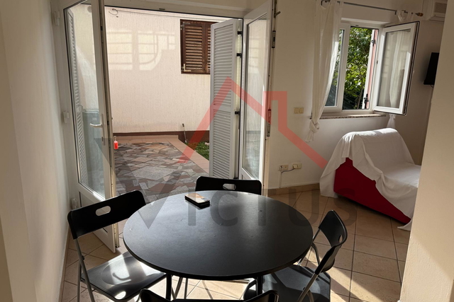 CRIKVENICA - Erdgeschosswohnung in der Nähe des Zentrums, 37 m²