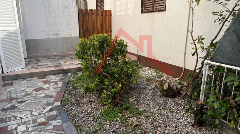 CRIKVENICA - Erdgeschosswohnung in der Nähe des Zentrums, 37 m²