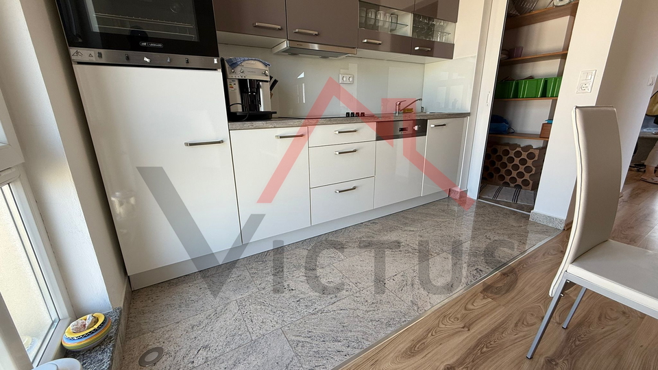 JADRANOVO - 3 camere + soggiorno, appartamento in posizione tranquilla, 102 m2