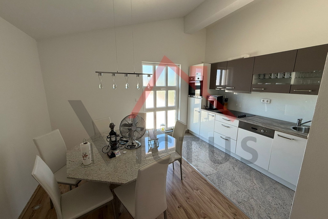 JADRANOVO - 3 camere + soggiorno, appartamento in posizione tranquilla, 102 m2