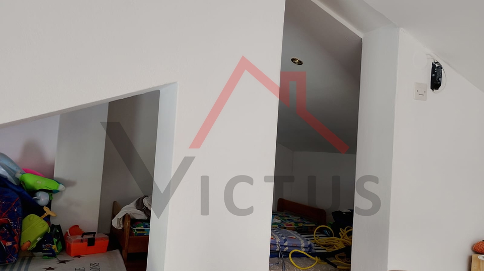 NOVI VINODOLSKI - 2S+DB, stan na mirnoj lokaciji, 66 m2