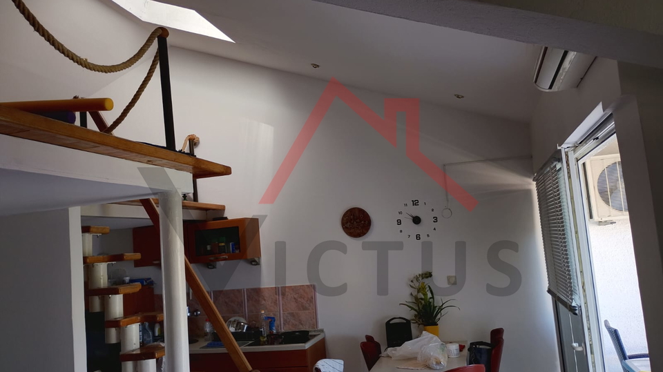 NOVI VINODOLSKI - 2S+DB, stan na mirnoj lokaciji, 66 m2