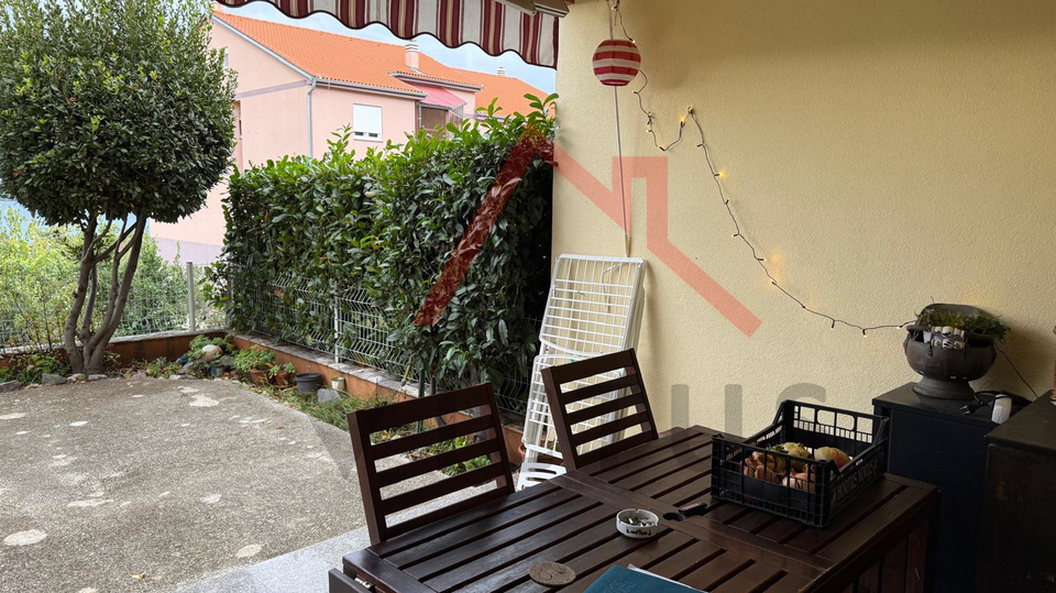 CRIKVENICA - three-room apartment with a yard