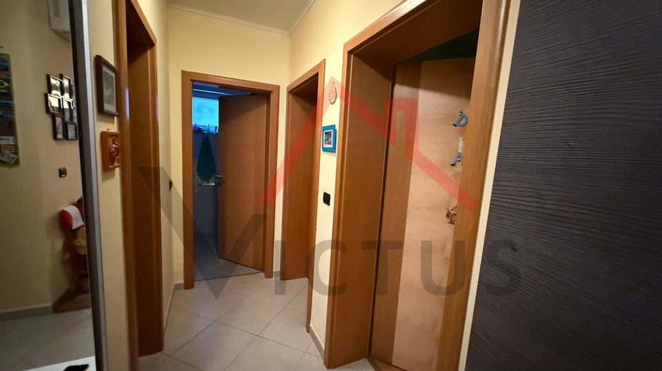 CRIKVENICA - three-room apartment with a yard
