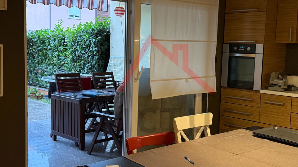 CRIKVENICA - three-room apartment with a yard