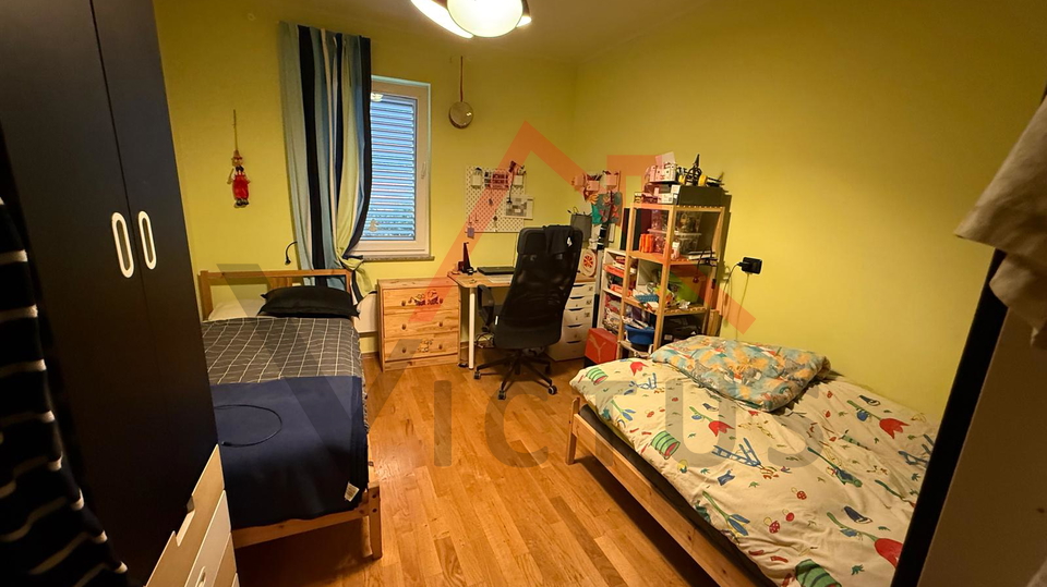 CRIKVENICA - three-room apartment with a yard