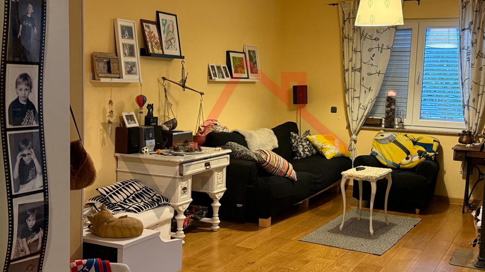 CRIKVENICA - three-room apartment with a yard