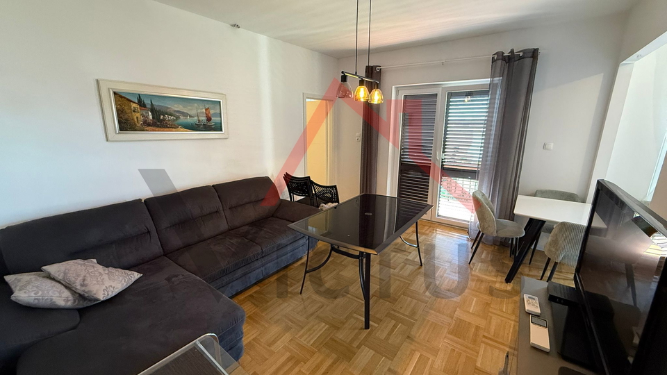 JADRANOVO - Samostojeća kuća s 3 stana i garažom