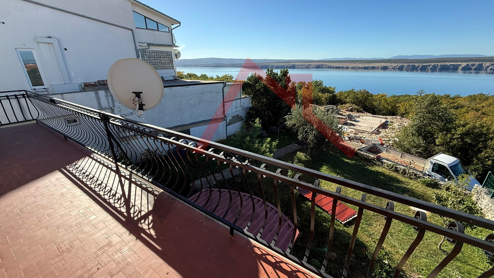 JADRANOVO - Samostojeća kuća s 3 stana i garažom