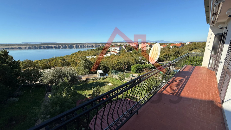 JADRANOVO - Samostojeća kuća s 3 stana i garažom