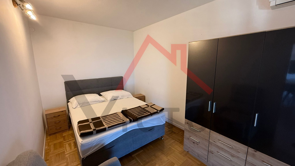 JADRANOVO - Samostojeća kuća s 3 stana i garažom