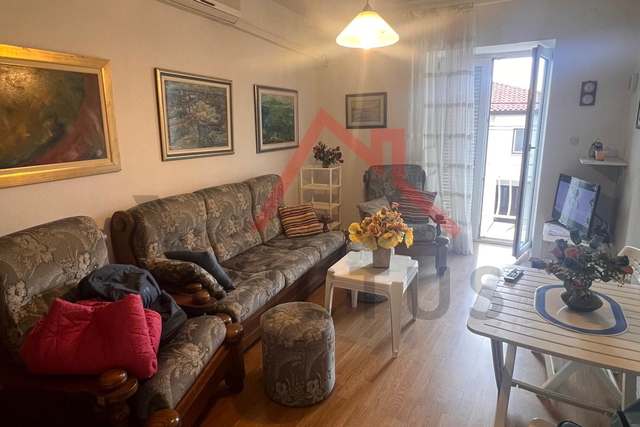 CRIKVENICA - Wohnung im Zentrum mit Balkon und Stellplatz, 38 m²