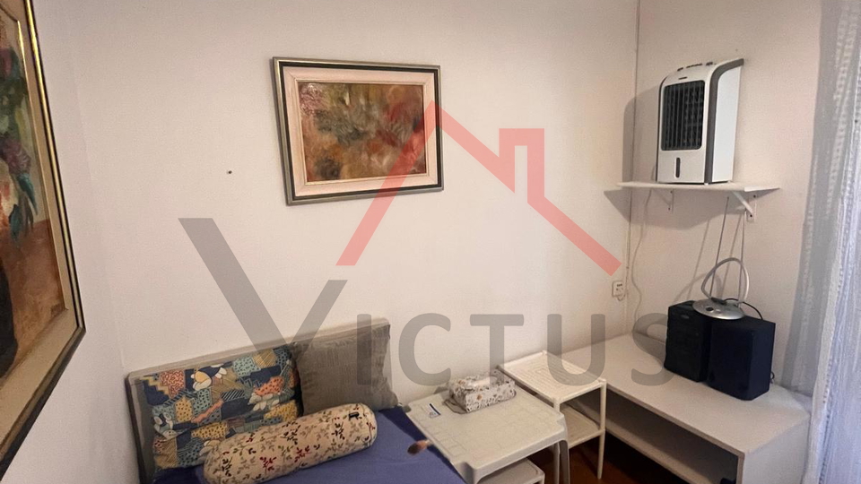 CRIKVENICA - Wohnung im Zentrum mit Balkon und Stellplatz, 38 m²