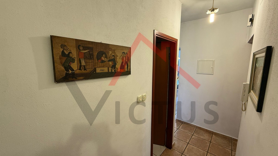 CRIKVENICA - Apartment in the center with a balcony and parking space, 38 m2