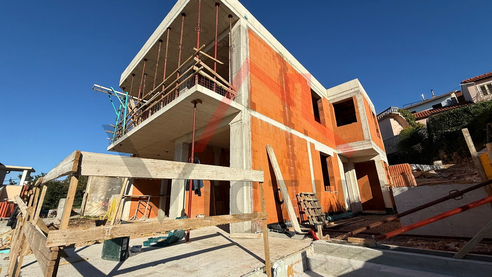 CRIKVENICA - Detached house with a swimming pool, shell construction