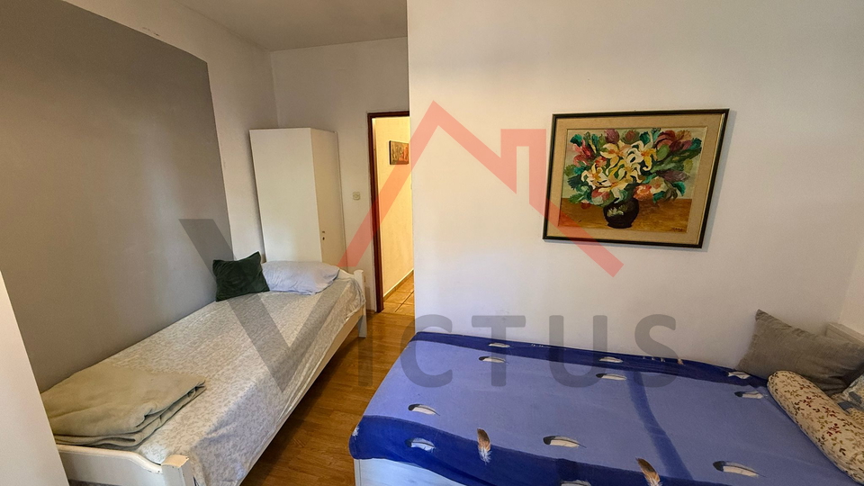 CRIKVENICA - Apartment in the center with a balcony and parking space, 38 m2