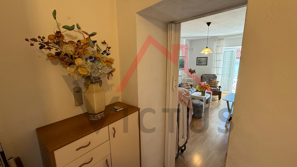 CRIKVENICA - Apartment in the center with a balcony and parking space, 38 m2