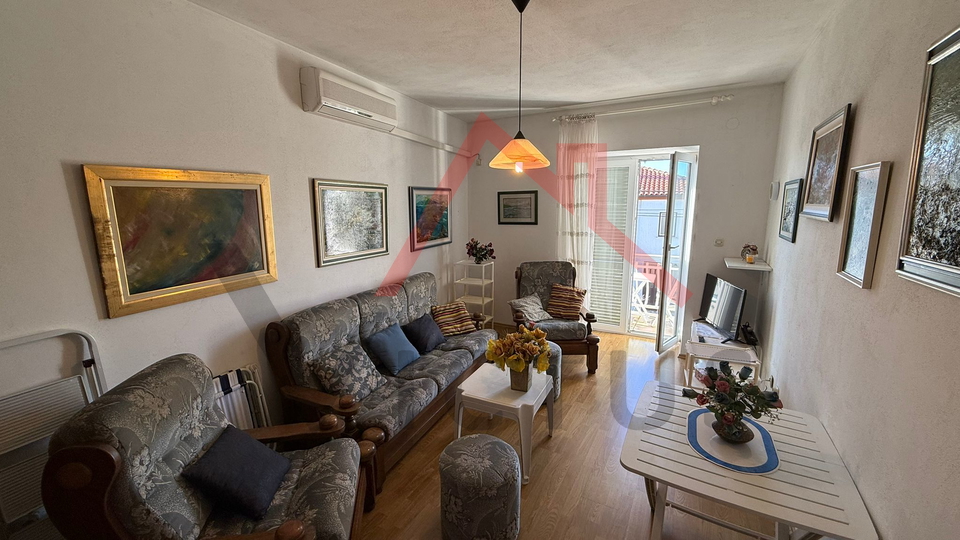 CRIKVENICA - Apartment in the center with a balcony and parking space, 38 m2