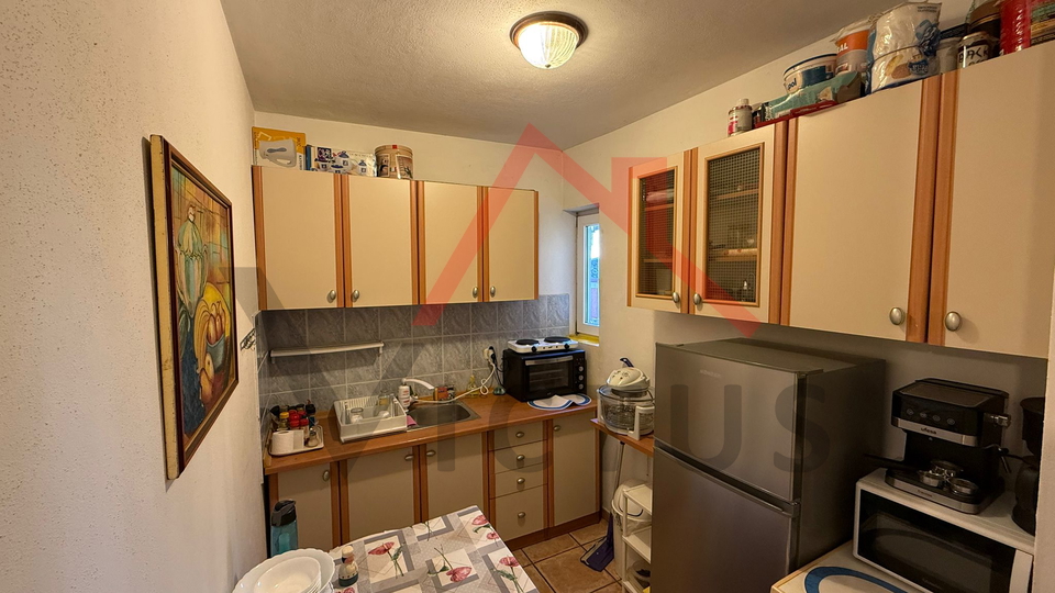 CRIKVENICA - Apartment in the center with a balcony and parking space, 38 m2