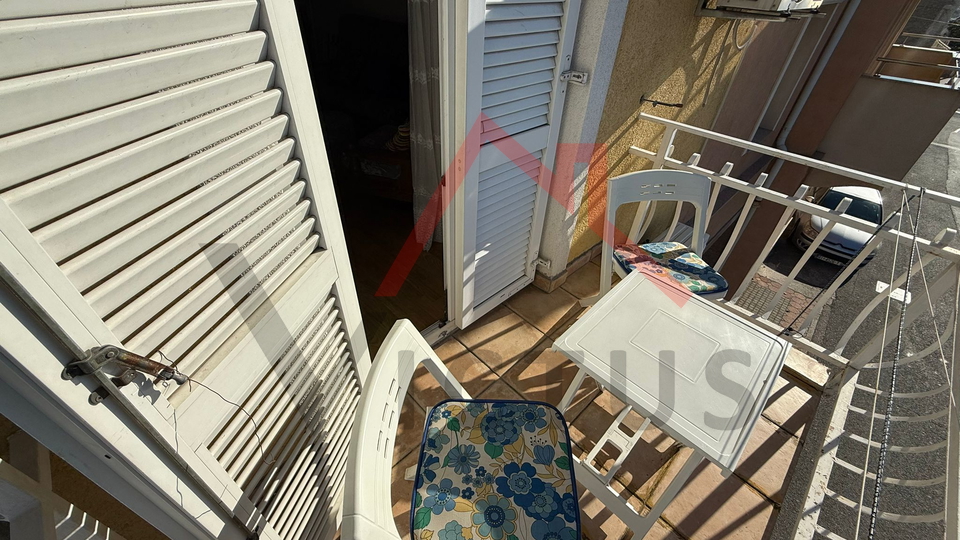 CRIKVENICA - Apartment in the center with a balcony and parking space, 38 m2