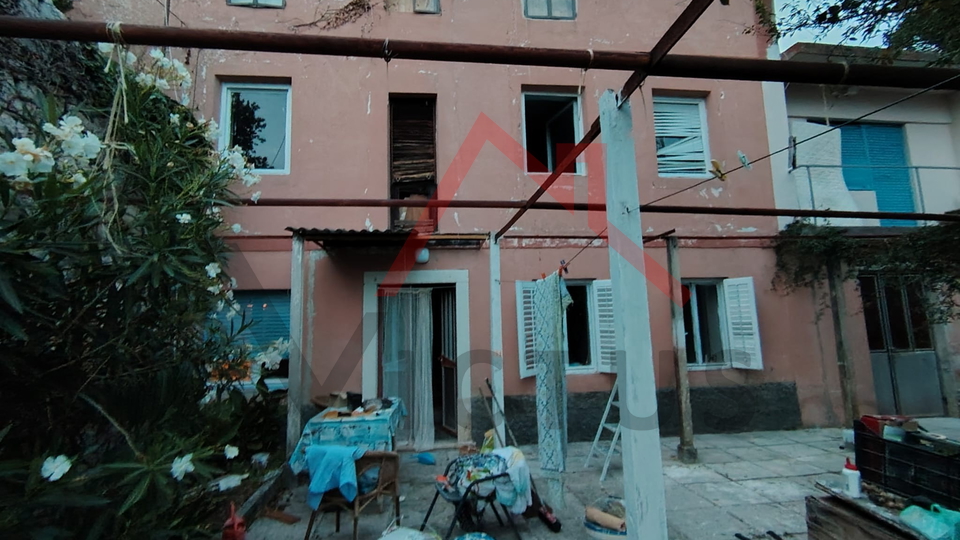 GRIŽANE - Dvije kuće i pomoćni objekt