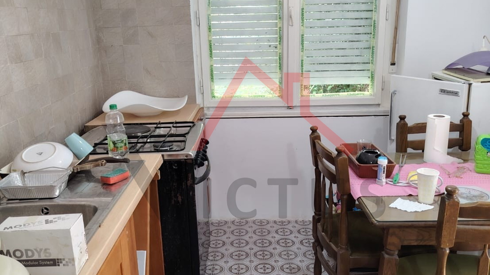 GRIŽANE - Dvije kuće i pomoćni objekt