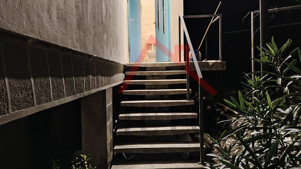 GRIŽANE - Dvije kuće i pomoćni objekt