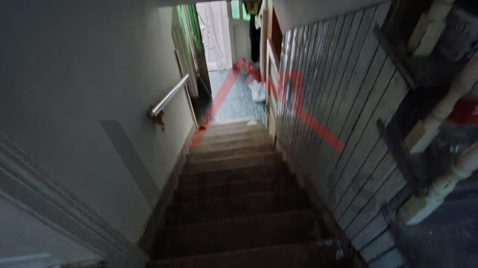 GRIŽANE - Dvije kuće i pomoćni objekt