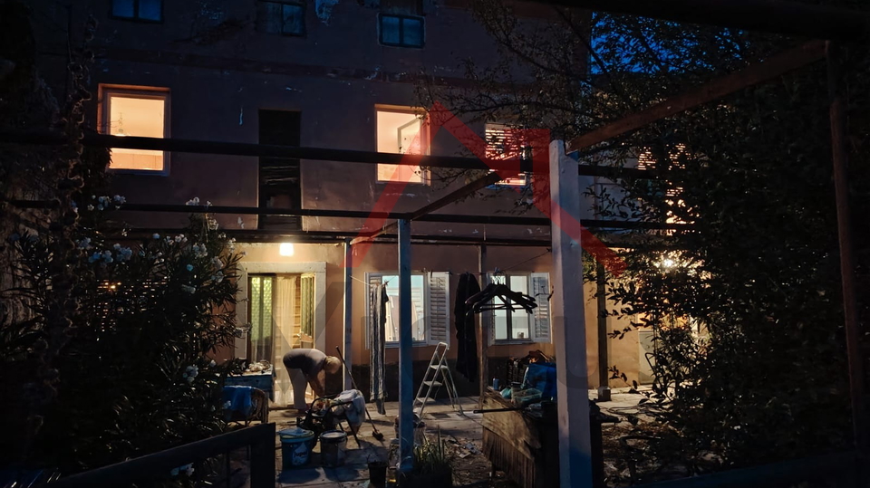 GRIŽANE - Dvije kuće i pomoćni objekt