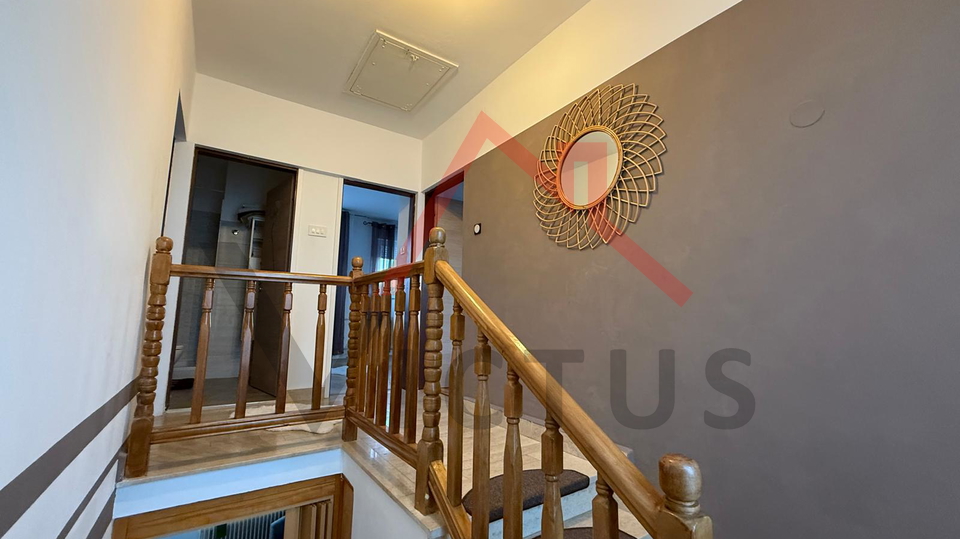 GRIŽANE - Haus mit Swimmingpool im Hinterland