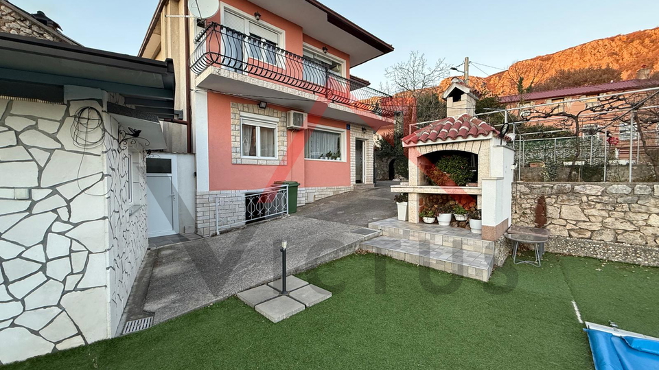 GRIŽANE - Haus mit Swimmingpool im Hinterland