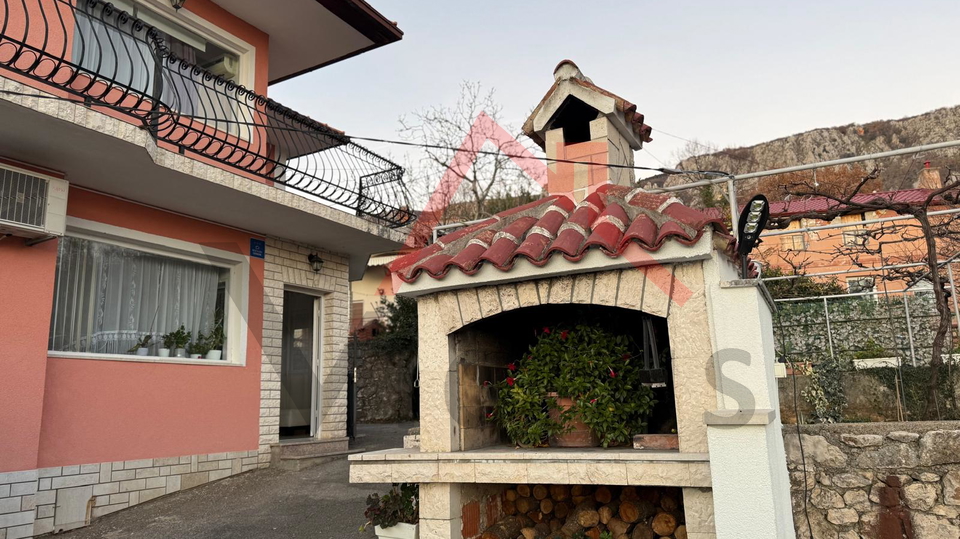 GRIŽANE - Haus mit Swimmingpool im Hinterland