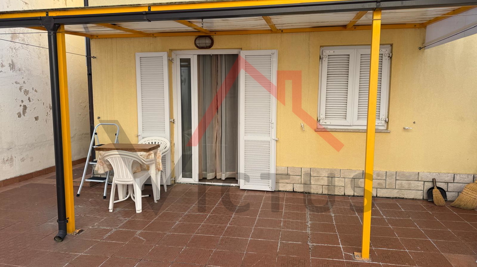 CRIKVENICA - 1-bedroom apartment with dining room&comma; 250 m from the sea&comma; 49 m&sup2;