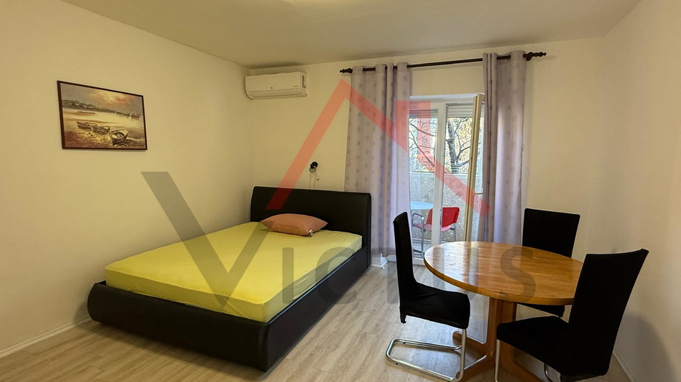 KRALJEVICA &ndash; Gar&ccedil;onniere&comma; 100 Meter vom Strand entfernt&comma; 28 m&sup2;