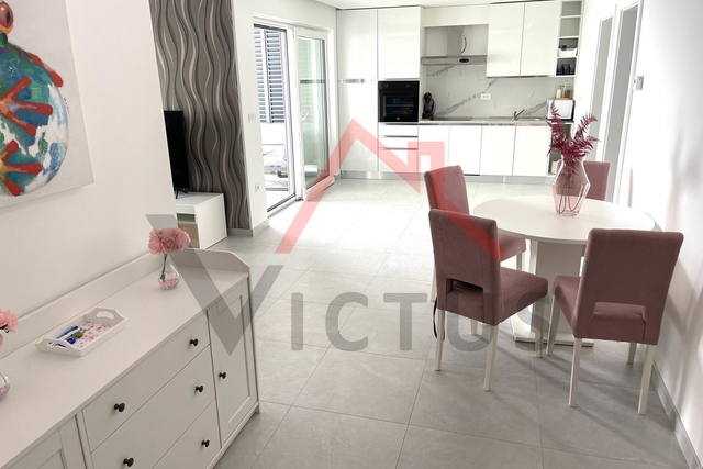 CRIKVENICA - 2 camere + soggiorno con angolo cottura, appartamento con piscina