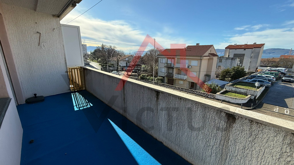 NOVI VINODOLSKI - Prostrani stan u centru grada&comma; 80 m2