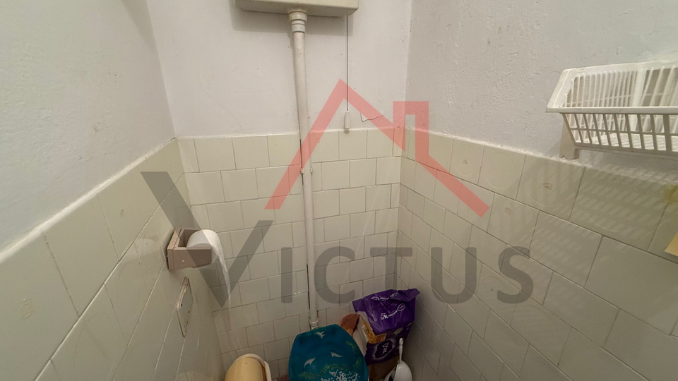 NOVI VINODOLSKI - Prostrani stan u centru grada&comma; 80 m2