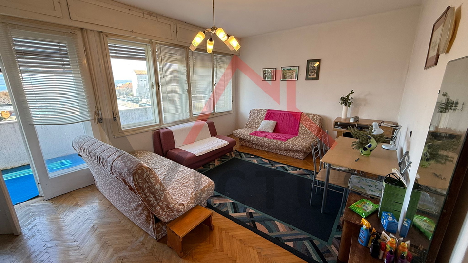 NOVI VINODOLSKI - Prostrani stan u centru grada&comma; 80 m2