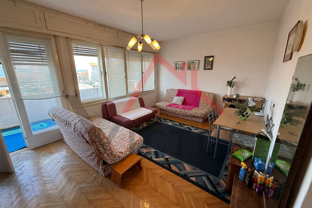 NOVI VINODOLSKI - Prostrani stan u centru grada, 80 m2