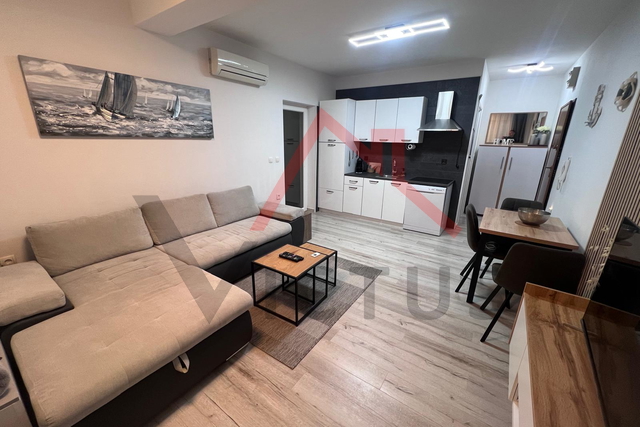 DRAMALJ – Adaptierte Wohnung mit Terrasse