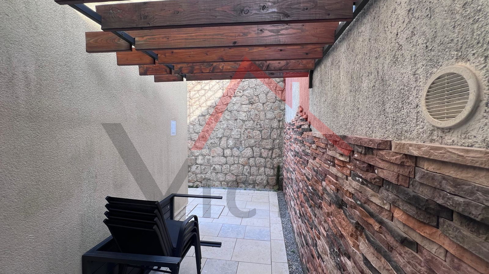 DRAMALJ &ndash; Adaptierte Wohnung mit Terrasse