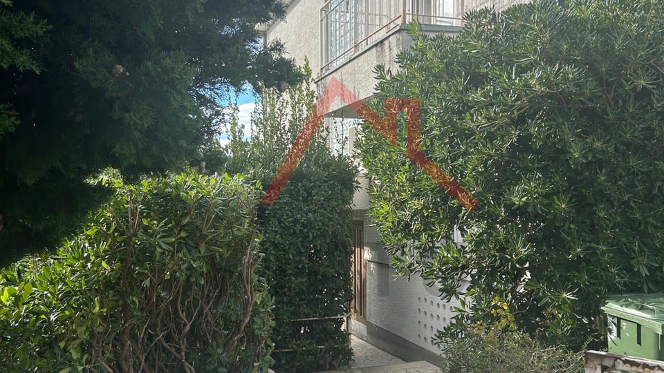 CRIKVENICA - Ku&cacute;a za investiciju