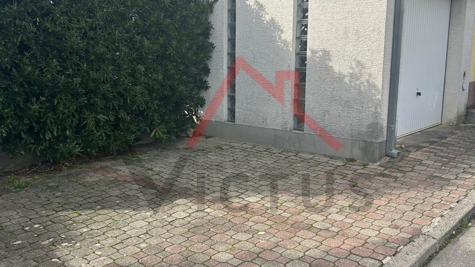 CRIKVENICA - Ku&cacute;a za investiciju